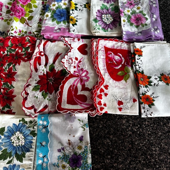 Two Floral Handkerchief Roses Daisies Scallop Edge Quilt lot 13 - Picture 3 of 3